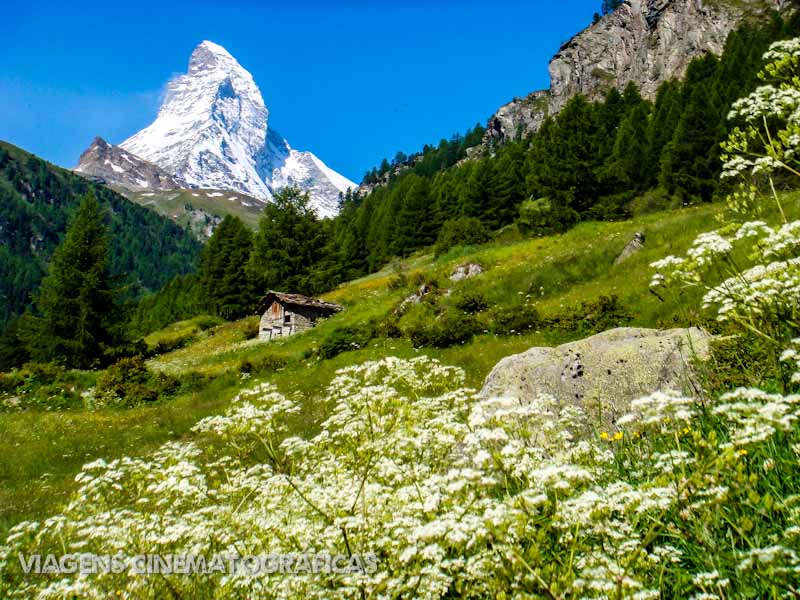 Cenários quase surreais de tão perfeitos são o destaque, como esse com vista para o Matterhorn
