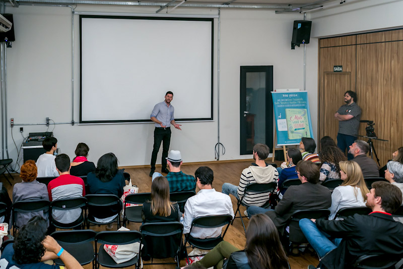 Entre os workshops e conversas realizadas, o representante da Rentcars.com apresentou as vantagens da companhia de aluguel de carros