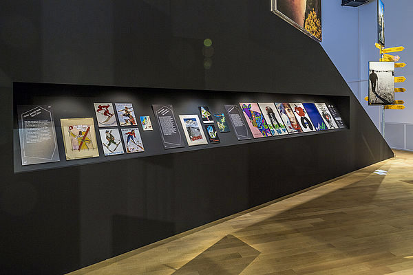 Exposição de pôsteres comemora 100 anos do Turismo na Suíça