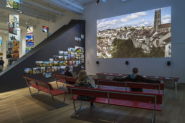 Exposição de pôsteres comemora 100 anos do Turismo na Suíça