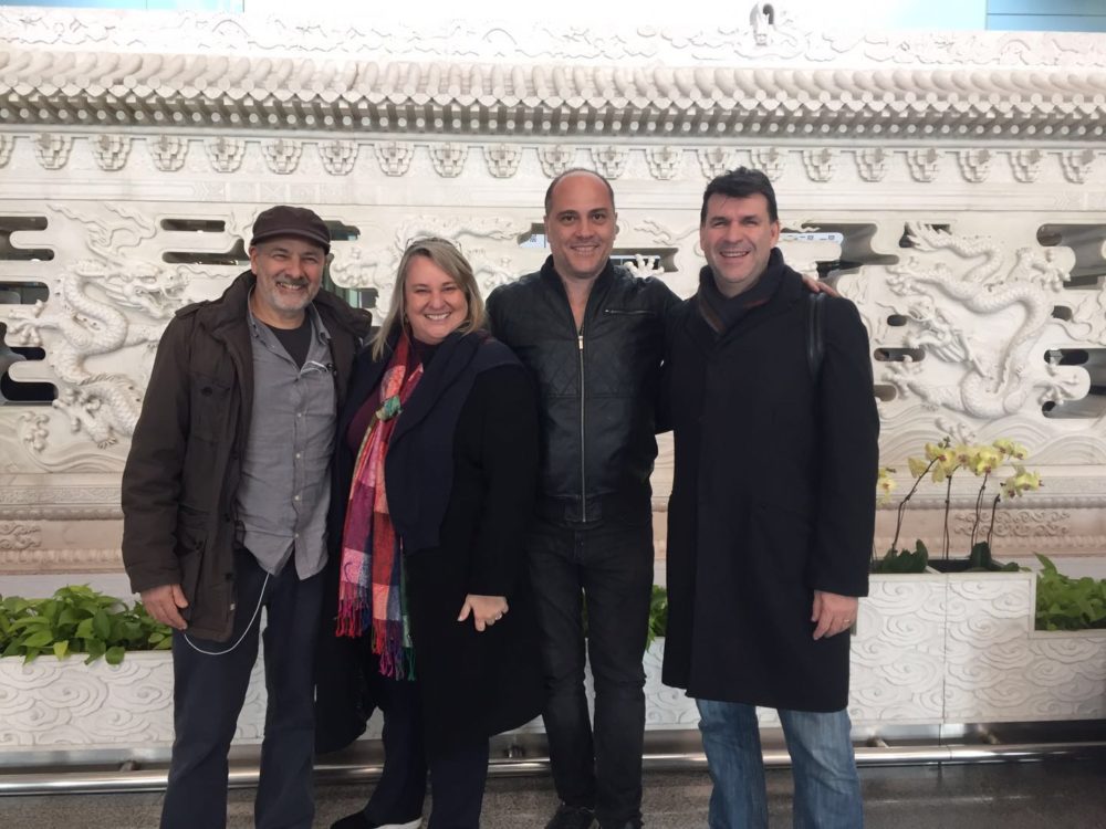 Roberto Berliner, Fernanda Bulhões, Paulo Tiefenthaler e Ederaldo Kosa no Festival do Cinema Brasileiro em Pequim Roberto Berliner, Fernanda Bulhões, Paulo Tiefenthaler e Ederaldo Kosa no Festival do Cinema Brasileiro em Pequim