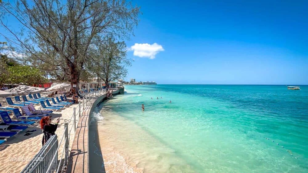 CRUZEIRO NO CARIBE: Seven Mile Beach, Ilhas Cayman - MSC Seascape